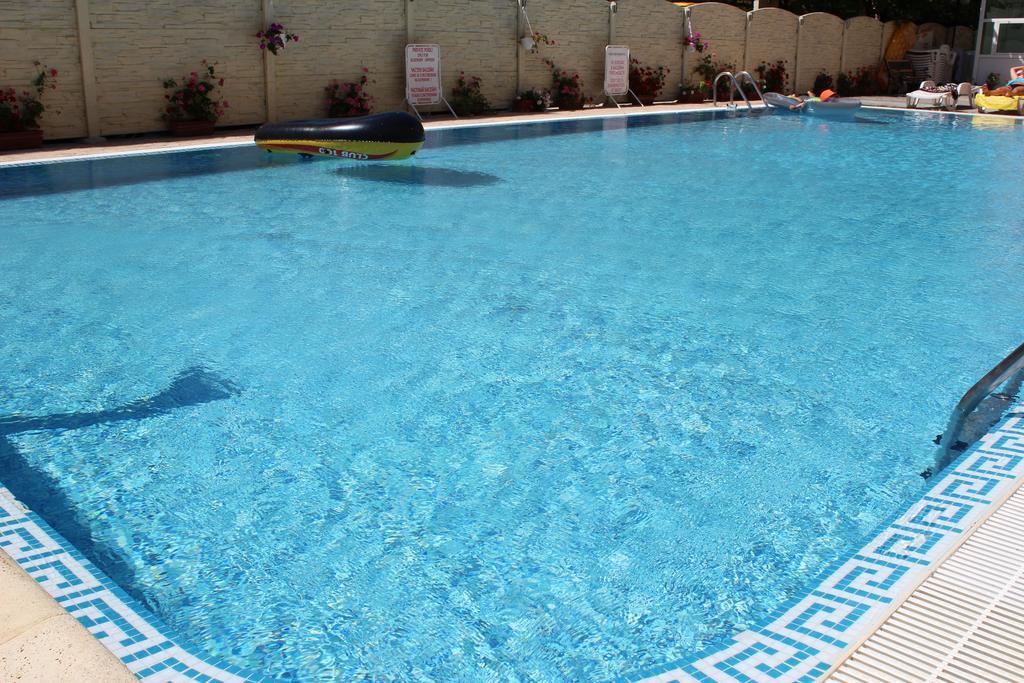 Sb Rentals Apartments In Blue Marine Complex Pantai Sunny Luaran gambar